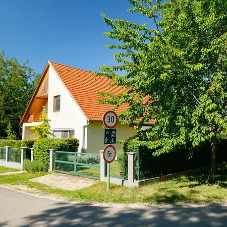 Carlo By Interhome Lägenhet Balatonszárszó