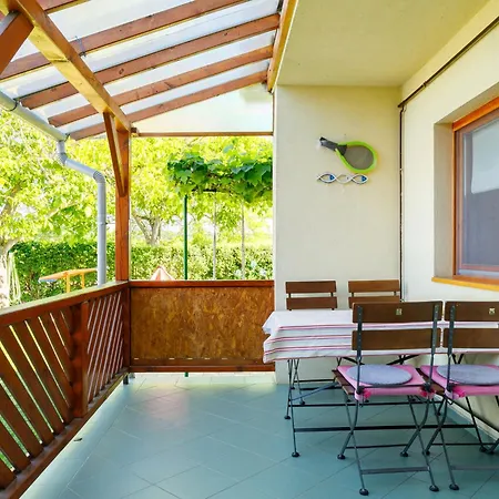 Lägenhet Carlo By Interhome